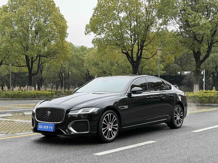 Photo 1 - Jaguar XF L