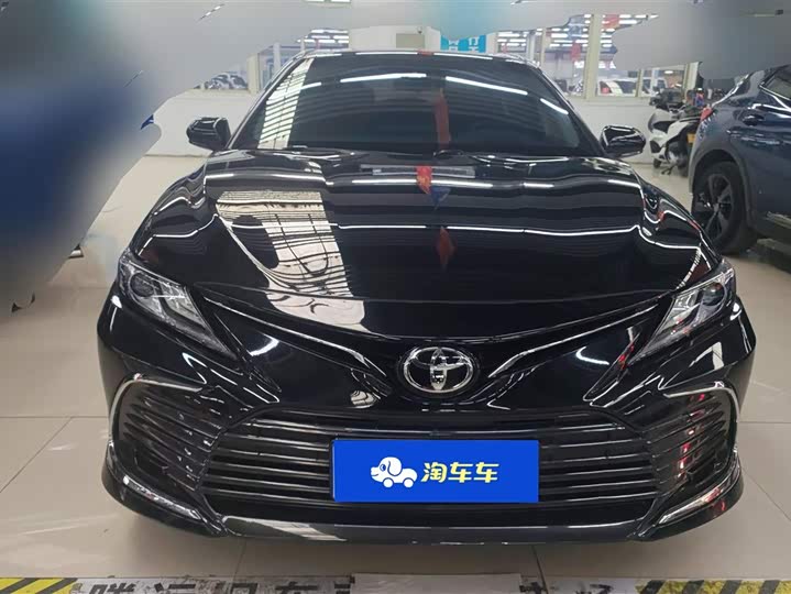 Фото 2 - Toyota Camry