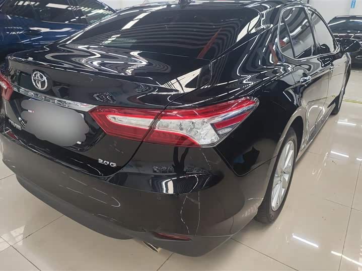 Фото 3 - Toyota Camry