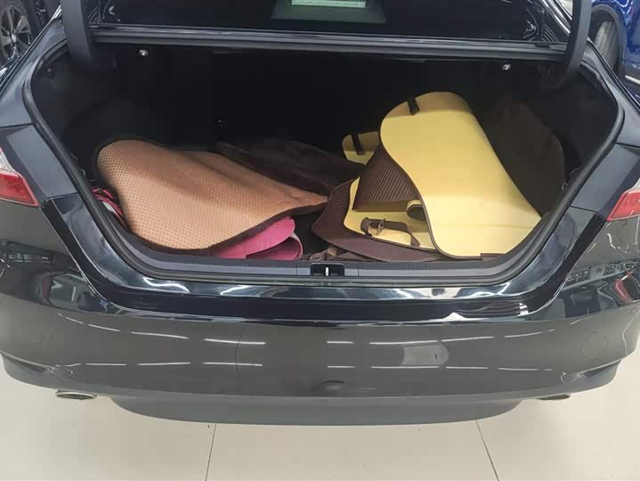 Фото 4 - Toyota Camry