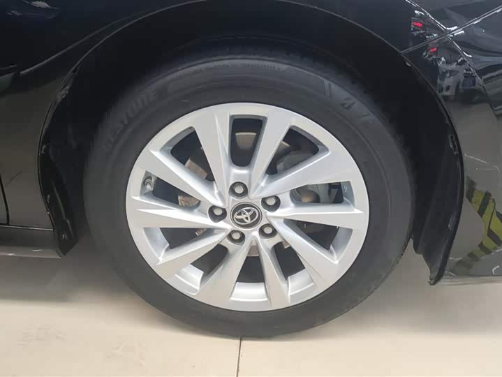 Фото 6 - Toyota Camry