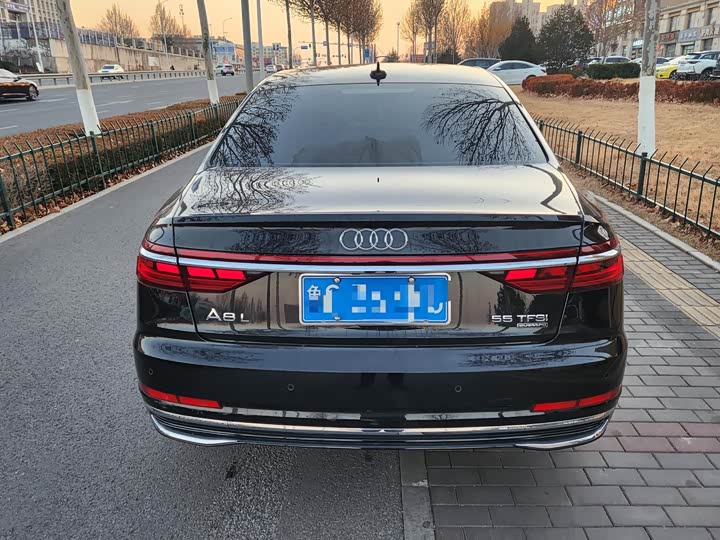 Фото 6 - Audi A8