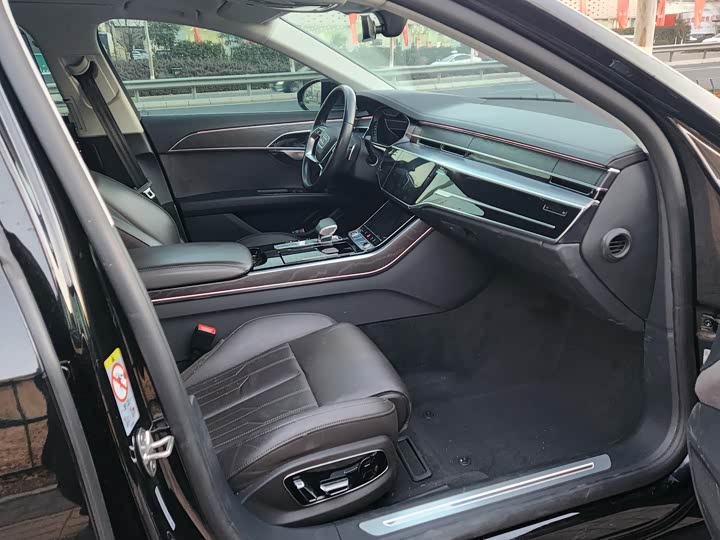 Фото 9 - Audi A8