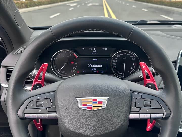 Фото 9 - Cadillac CT4