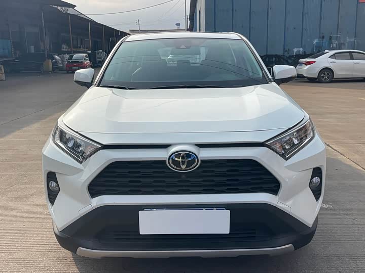 Фото 2 - Toyota RAV4