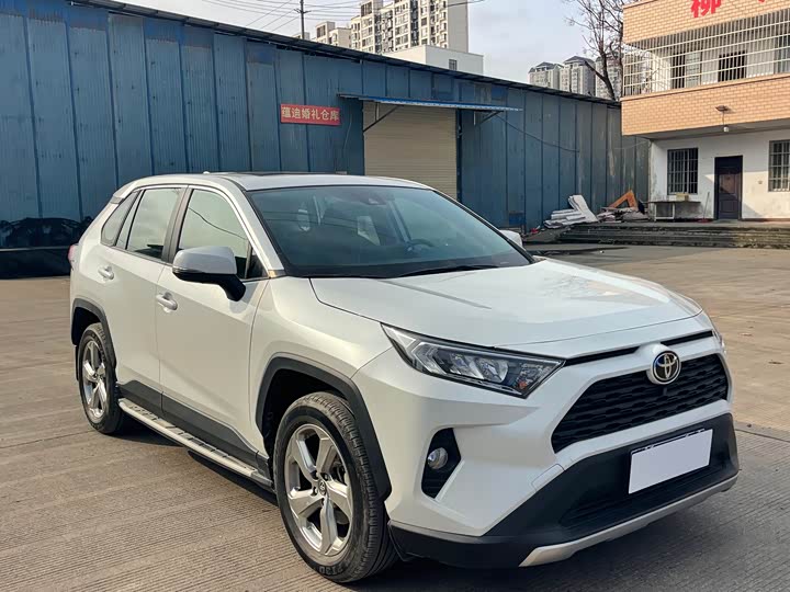 Фото 3 - Toyota RAV4