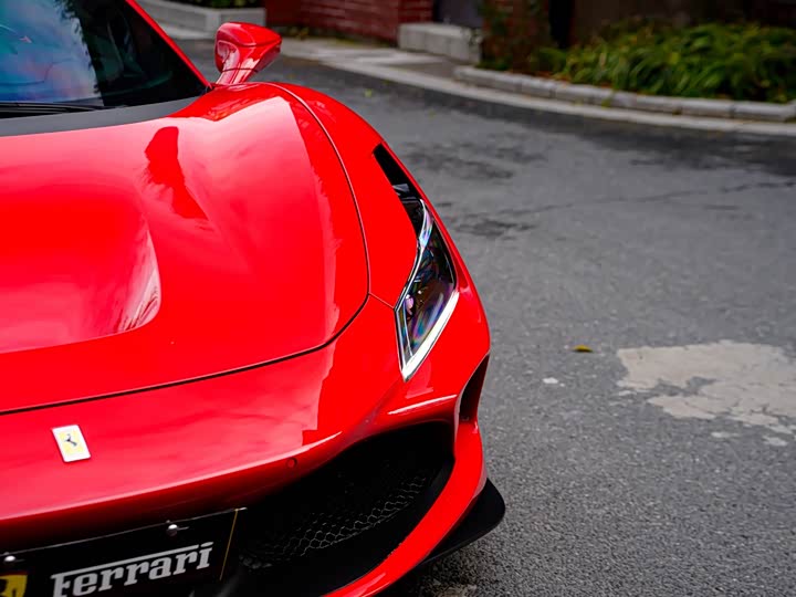 Фото 3 - Ferrari F8