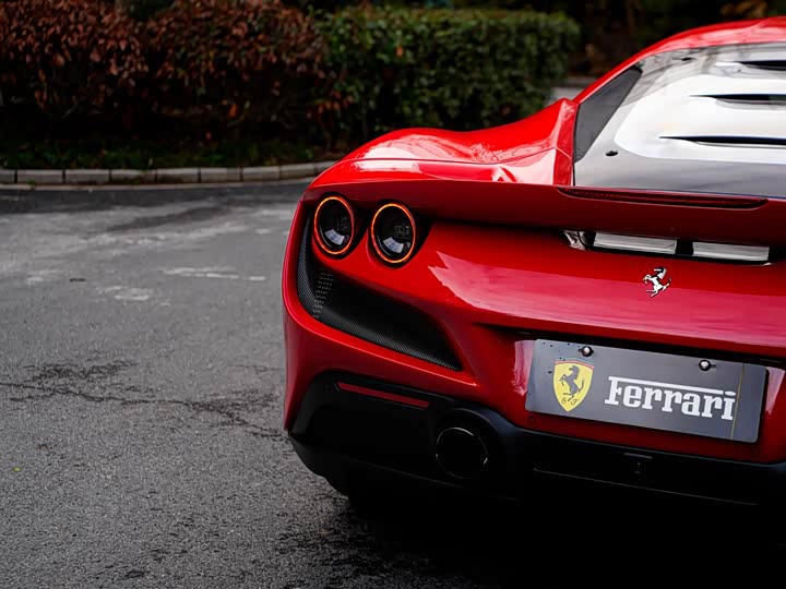 Фото 7 - Ferrari F8