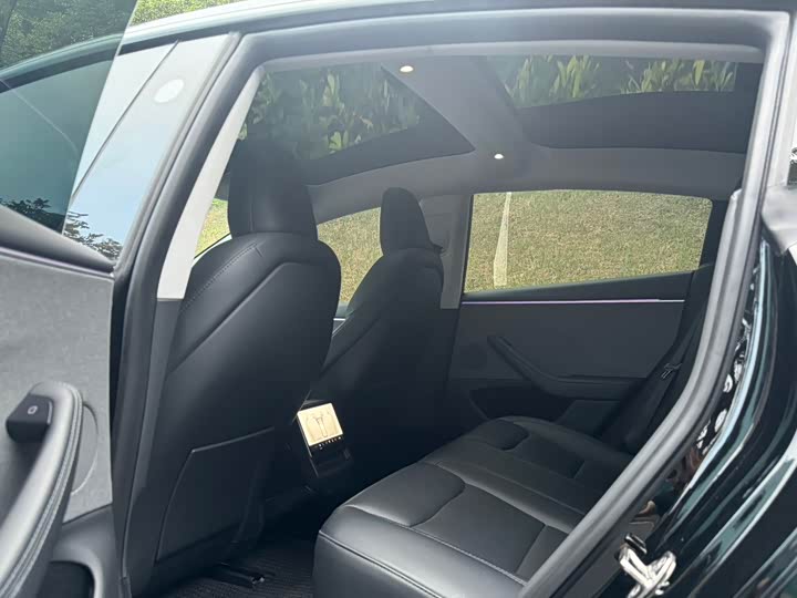 Фото 8 - Tesla Model 3