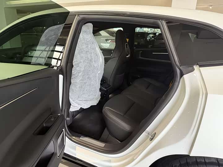 Фото 6 - Polestar 4