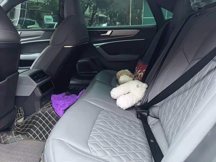 Фото 3 - Audi A7L