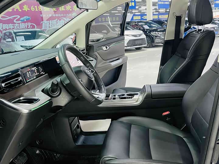 Фото 8 - GAC Trumpchi E8