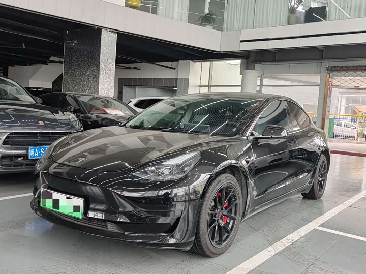 Фото 1 - Tesla Model 3