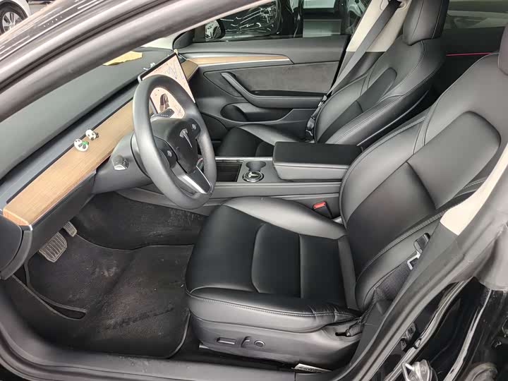 Фото 2 - Tesla Model 3