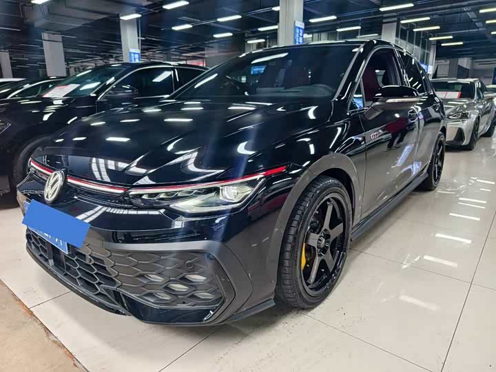 Фото 1 - Volkswagen Golf GTI