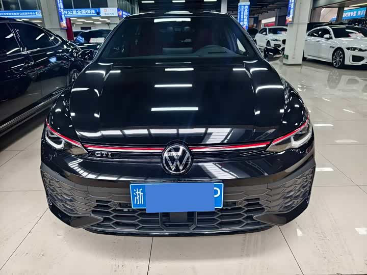 Фото 2 - Volkswagen Golf GTI