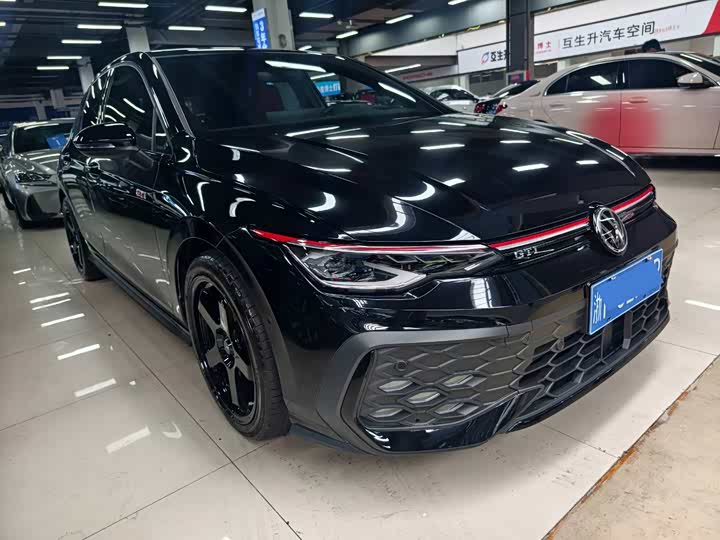 Фото 3 - Volkswagen Golf GTI