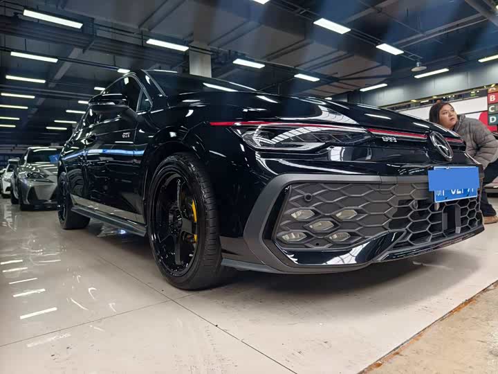 Фото 5 - Volkswagen Golf GTI