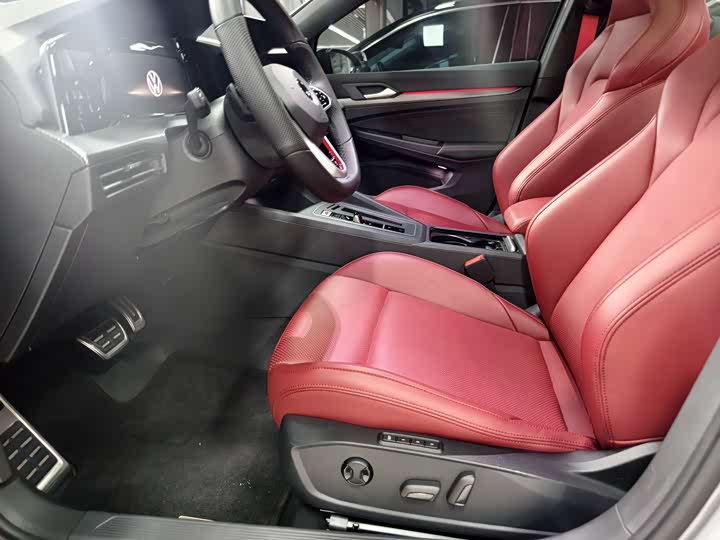 Фото 7 - Volkswagen Golf GTI