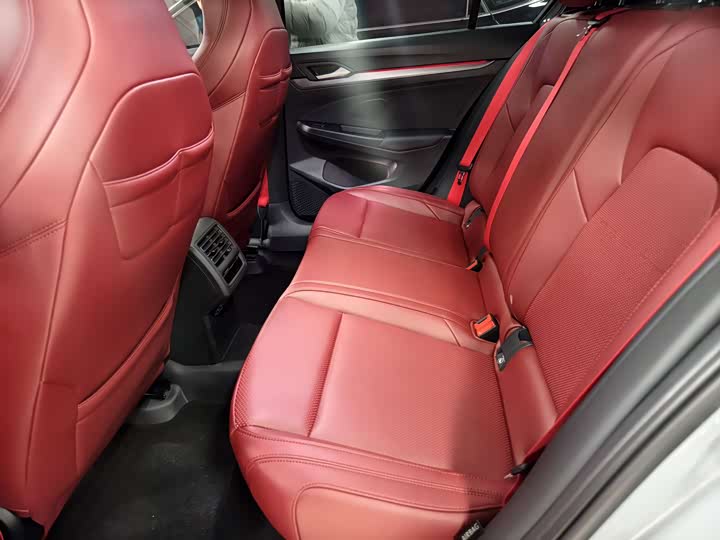 Фото 8 - Volkswagen Golf GTI