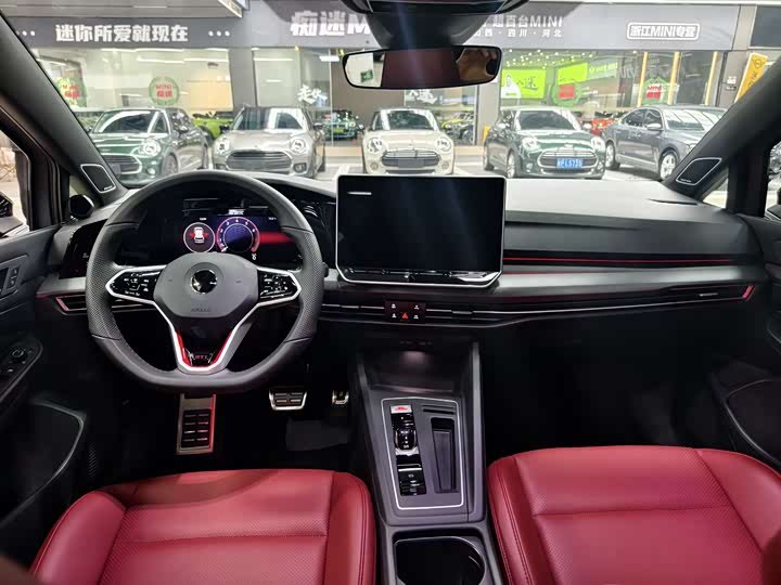 Фото 9 - Volkswagen Golf GTI