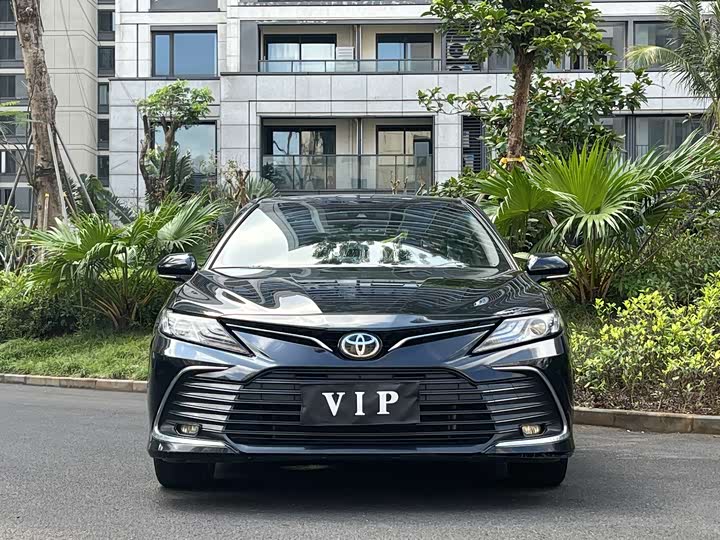 Фото 2 - Toyota Camry