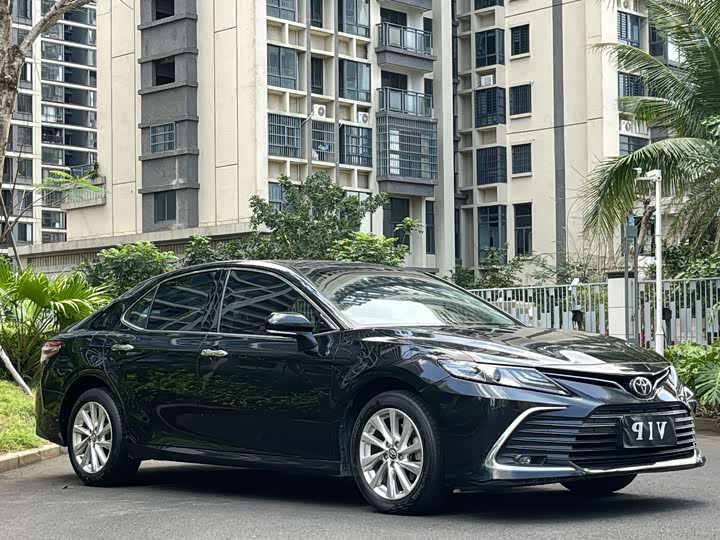 Фото 3 - Toyota Camry