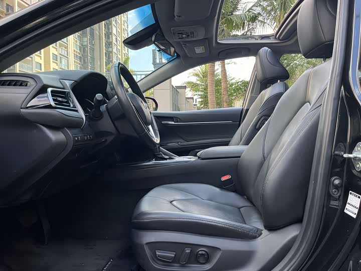 Фото 5 - Toyota Camry