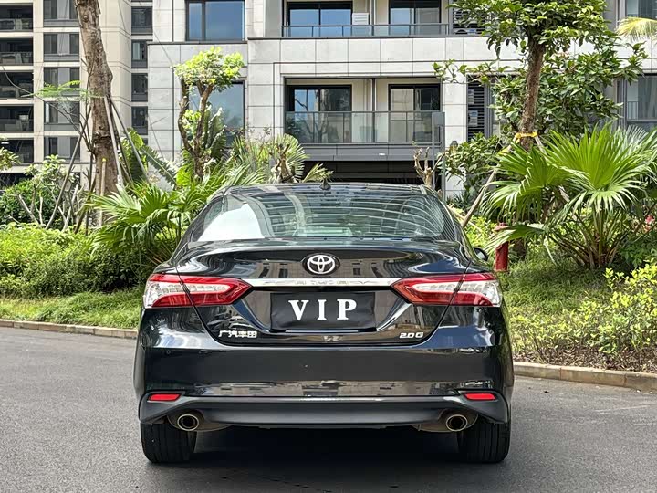 Фото 8 - Toyota Camry