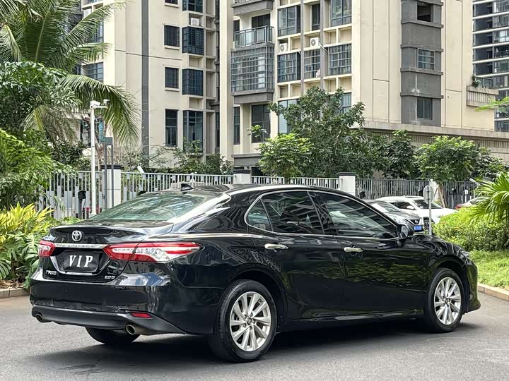 Фото 9 - Toyota Camry