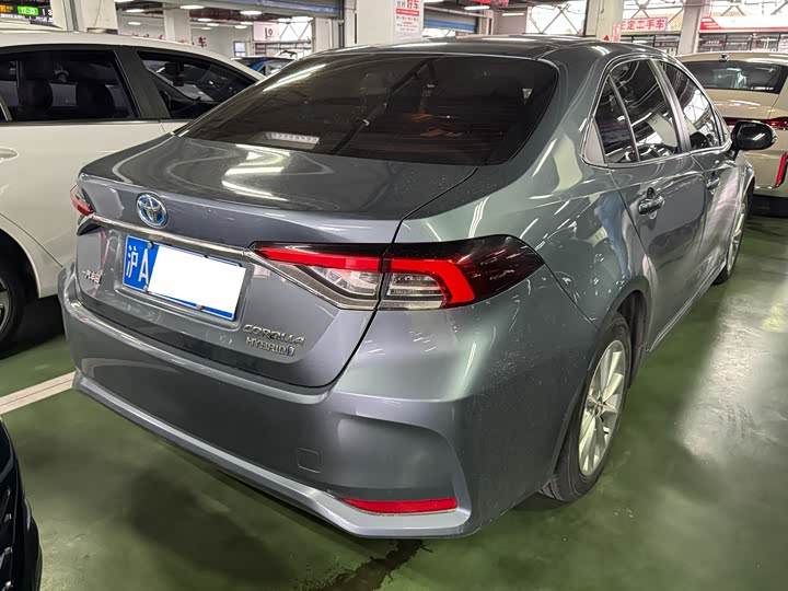 Фото 2 - Toyota Corolla