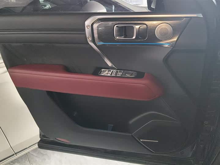 Фото 7 - Tank 400 Hybrid