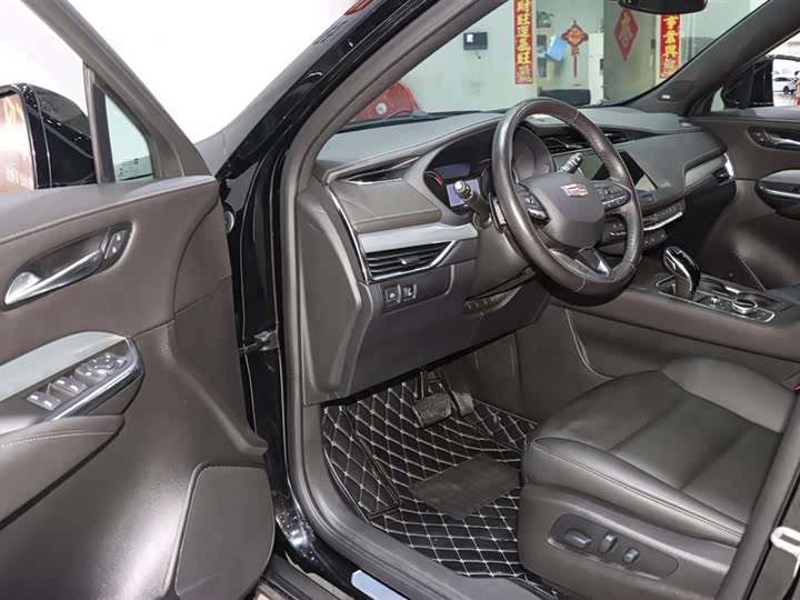 Фото 9 - Cadillac XT4