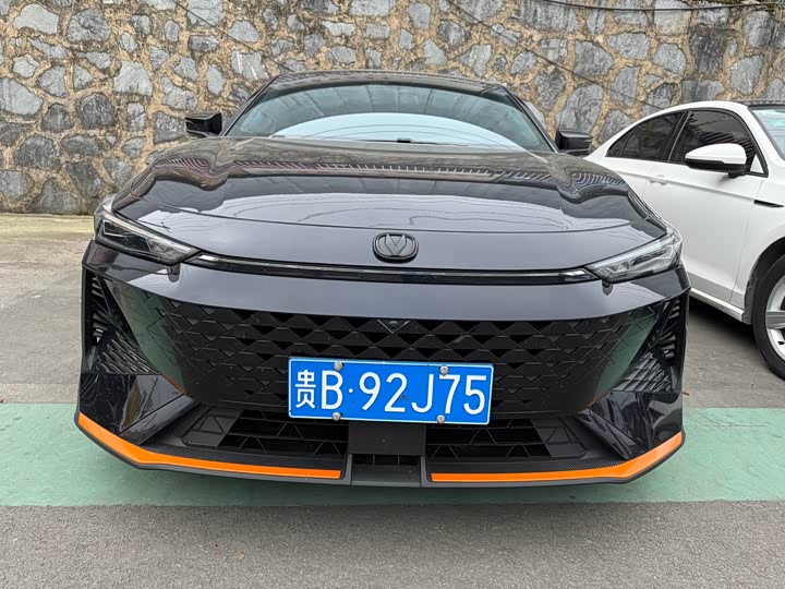 Фото 2 - Changan UNI-V