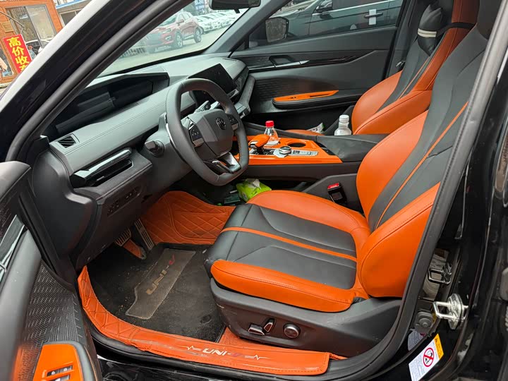 Фото 8 - Changan UNI-V