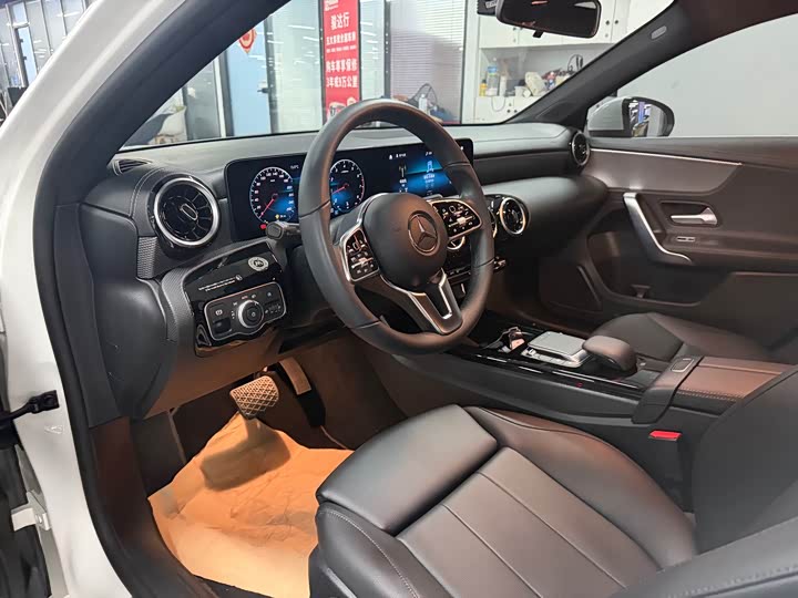 Фото 9 - Mercedes-Benz A-Class