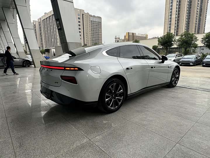 Фото 9 - XPeng P7