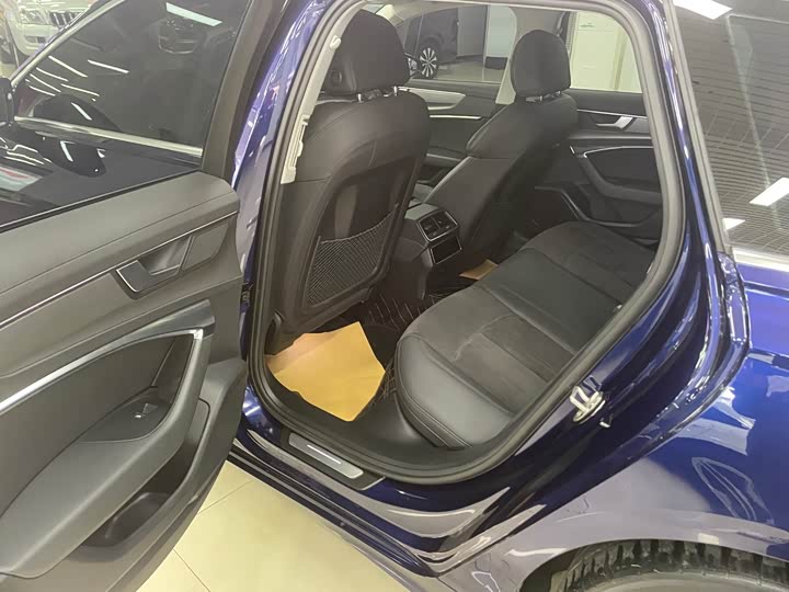 Фото 5 - Audi A6