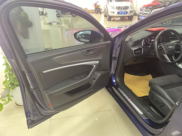 Фото 8 - Audi A6