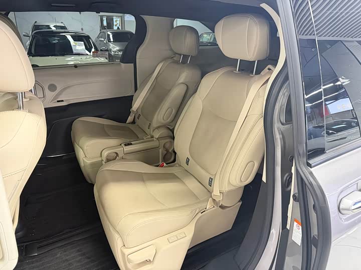 Фото 5 - Toyota Granvia