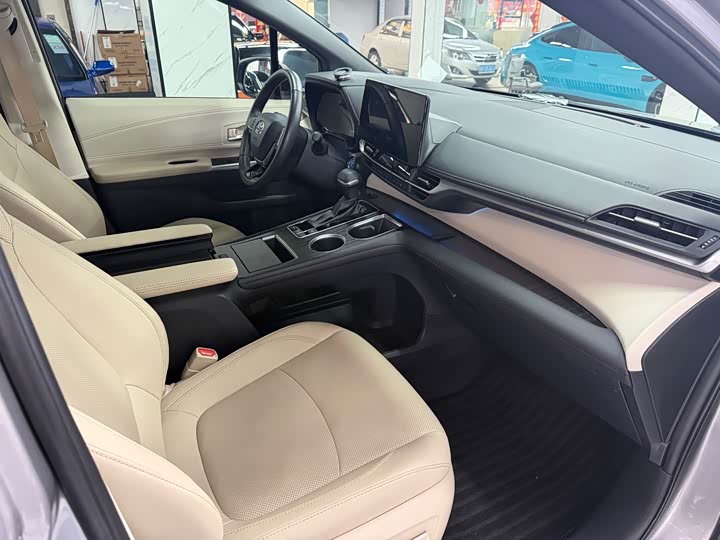 Фото 6 - Toyota Granvia