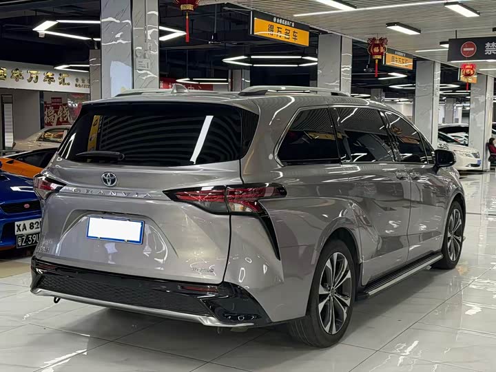 Фото 7 - Toyota Granvia