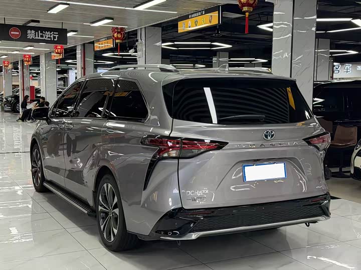 Фото 9 - Toyota Granvia