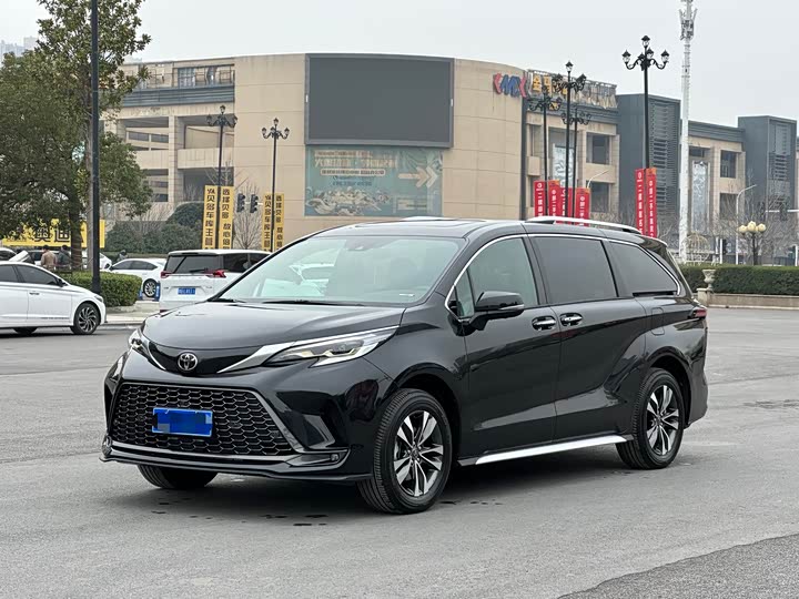 Фото 1 - Toyota Granvia