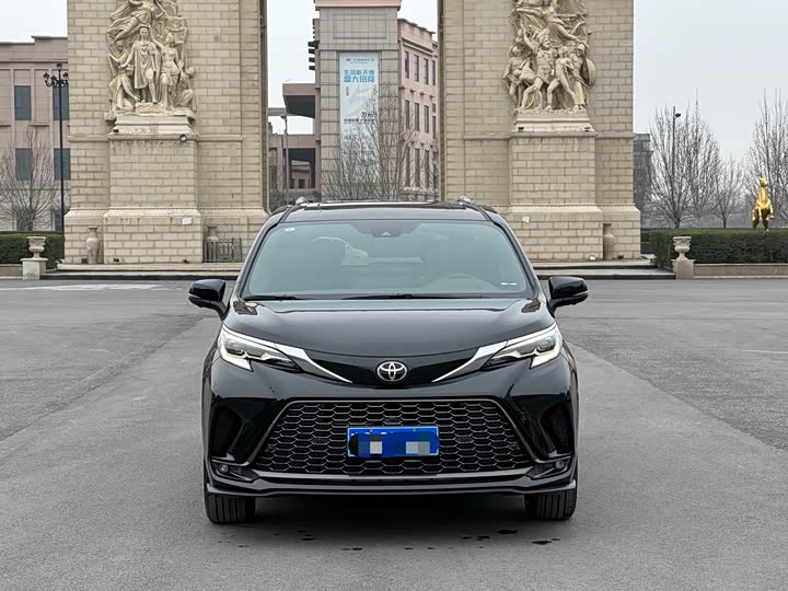 Фото 2 - Toyota Granvia