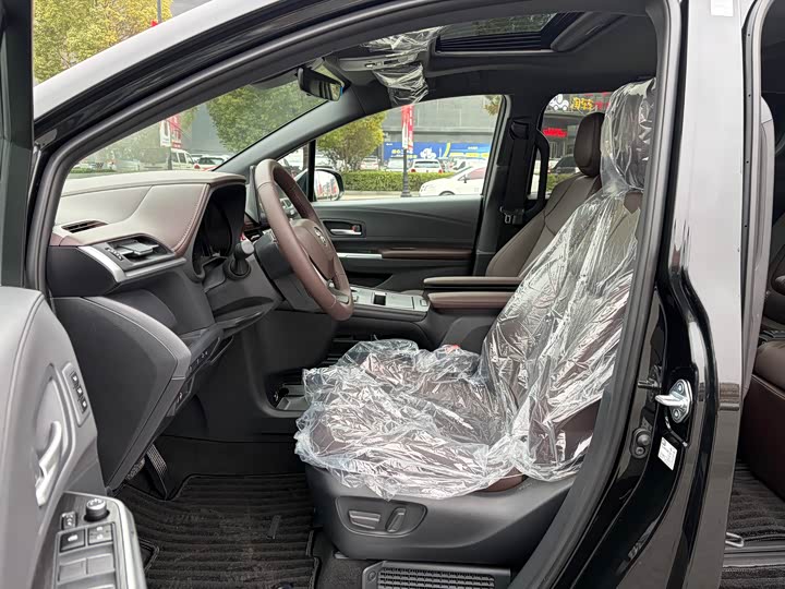 Фото 9 - Toyota Granvia