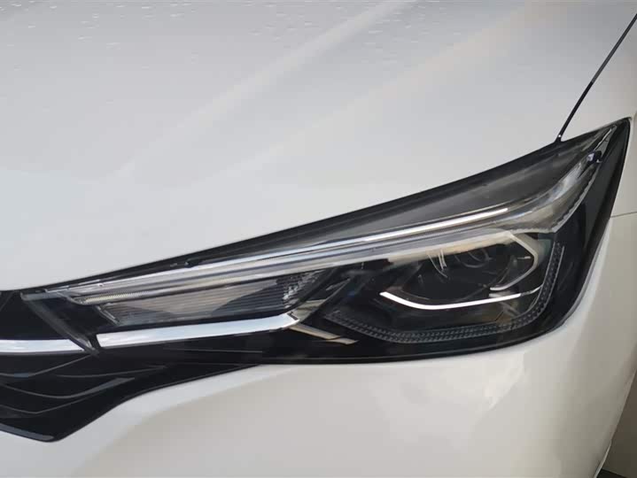 Фото 5 - Roewe i5