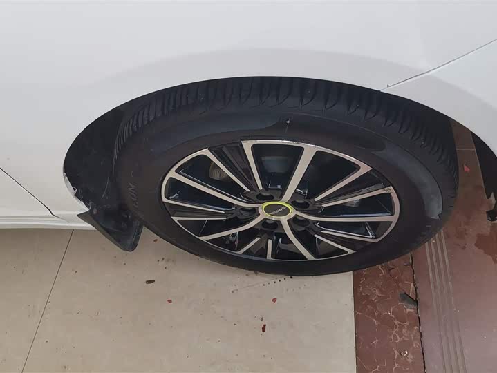 Фото 6 - Roewe i5