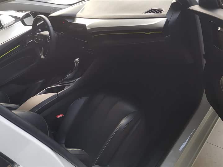 Фото 8 - Roewe i5