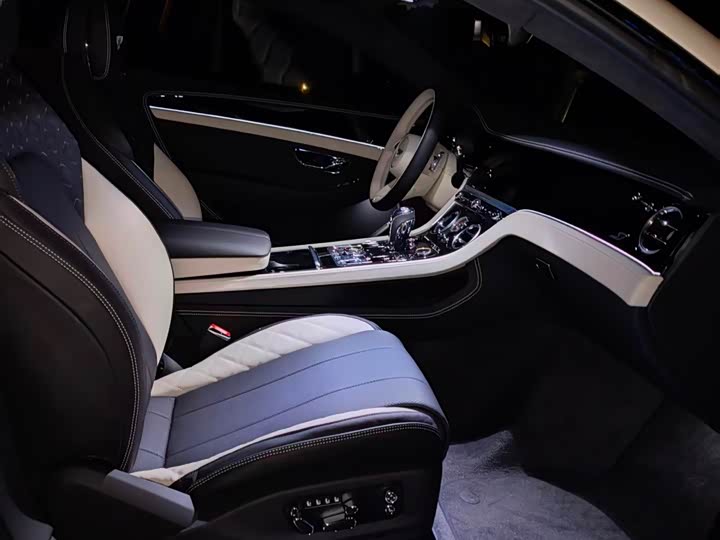 Фото 4 - Bentley Continental GT